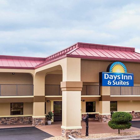 Days Inn & Suites By Wyndham Warner Robins Near Robins Afb Bagian luar foto