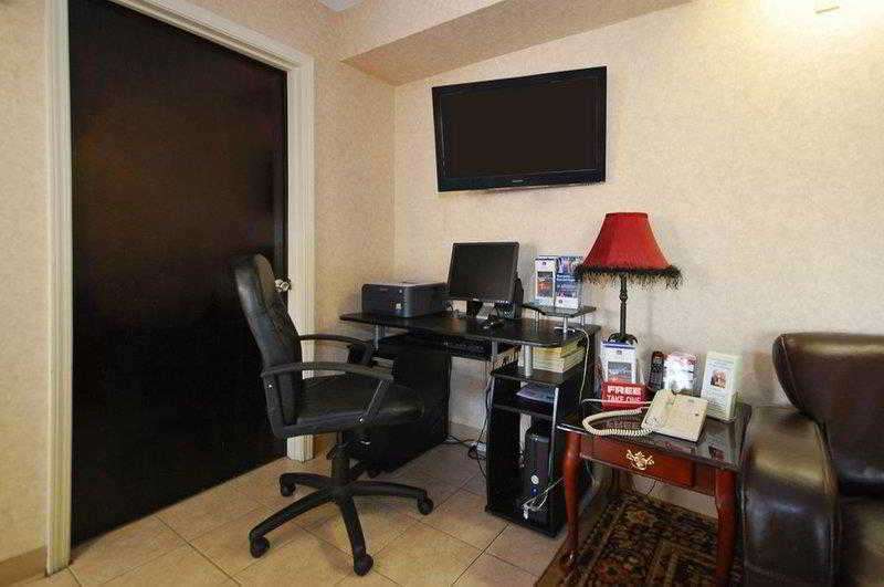 Days Inn & Suites By Wyndham Warner Robins Near Robins Afb Bagian luar foto