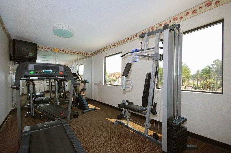 Days Inn & Suites By Wyndham Warner Robins Near Robins Afb Bagian luar foto