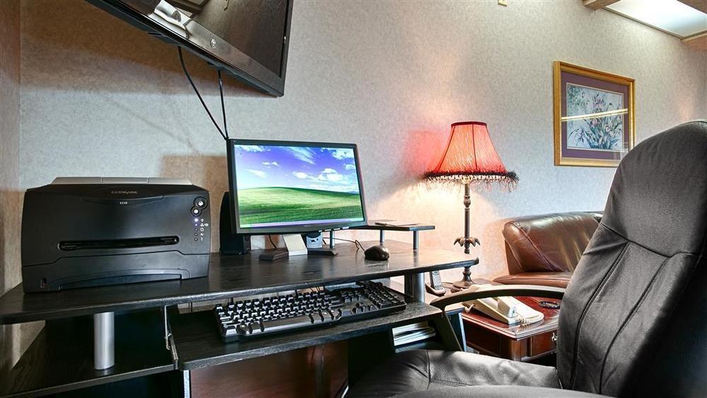 Days Inn & Suites By Wyndham Warner Robins Near Robins Afb Bagian luar foto