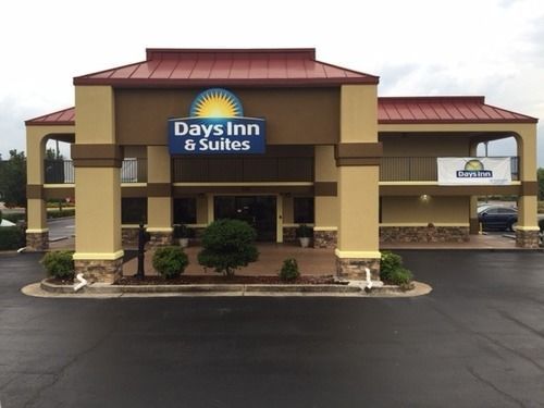 Days Inn & Suites By Wyndham Warner Robins Near Robins Afb Bagian luar foto