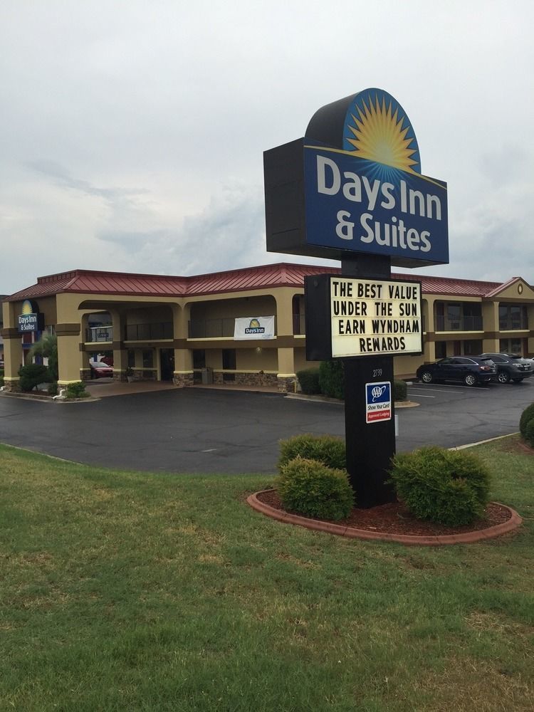 Days Inn & Suites By Wyndham Warner Robins Near Robins Afb Bagian luar foto