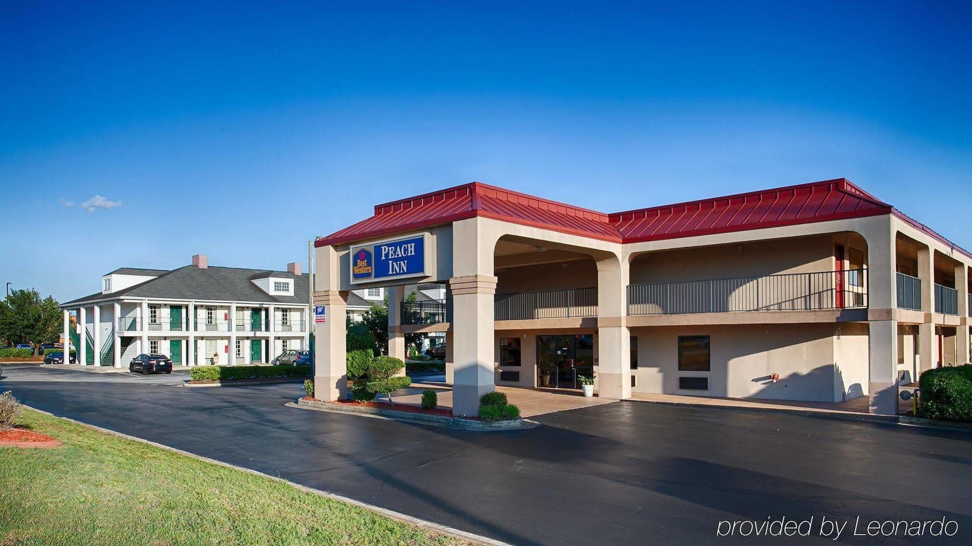Days Inn & Suites By Wyndham Warner Robins Near Robins Afb Bagian luar foto