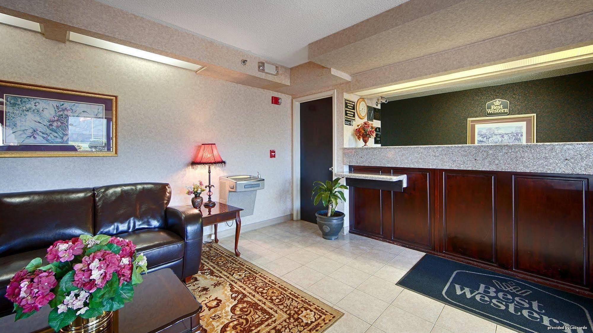 Days Inn & Suites By Wyndham Warner Robins Near Robins Afb Bagian luar foto