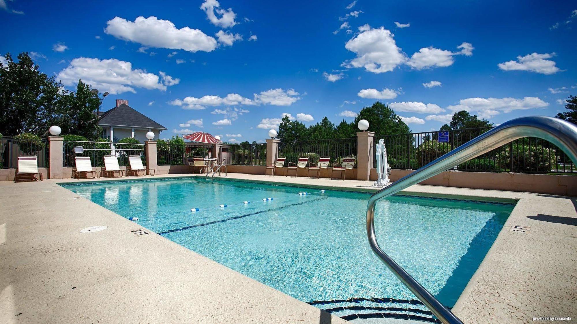 Days Inn & Suites By Wyndham Warner Robins Near Robins Afb Bagian luar foto